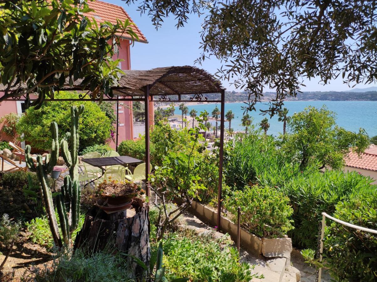 Les Galets Hotel Et B&B Bandol Bagian luar foto