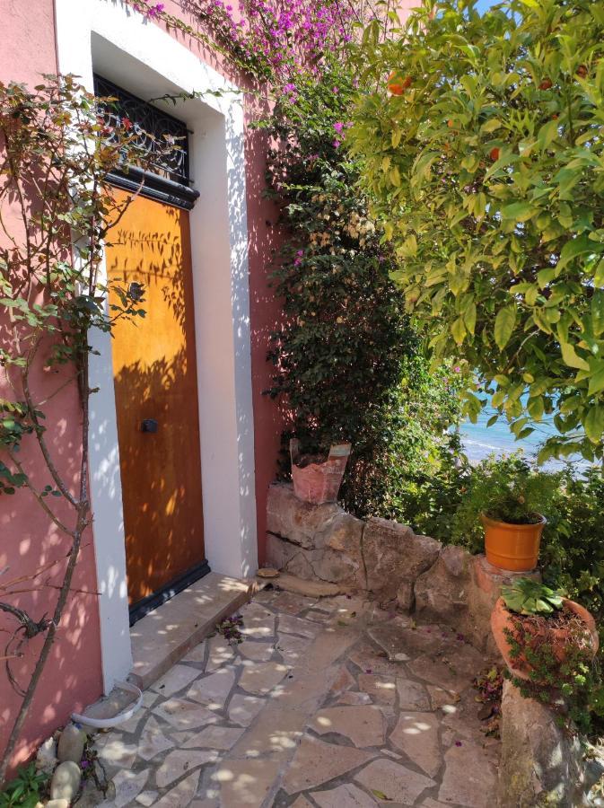 Les Galets Hotel Et B&B Bandol Bagian luar foto